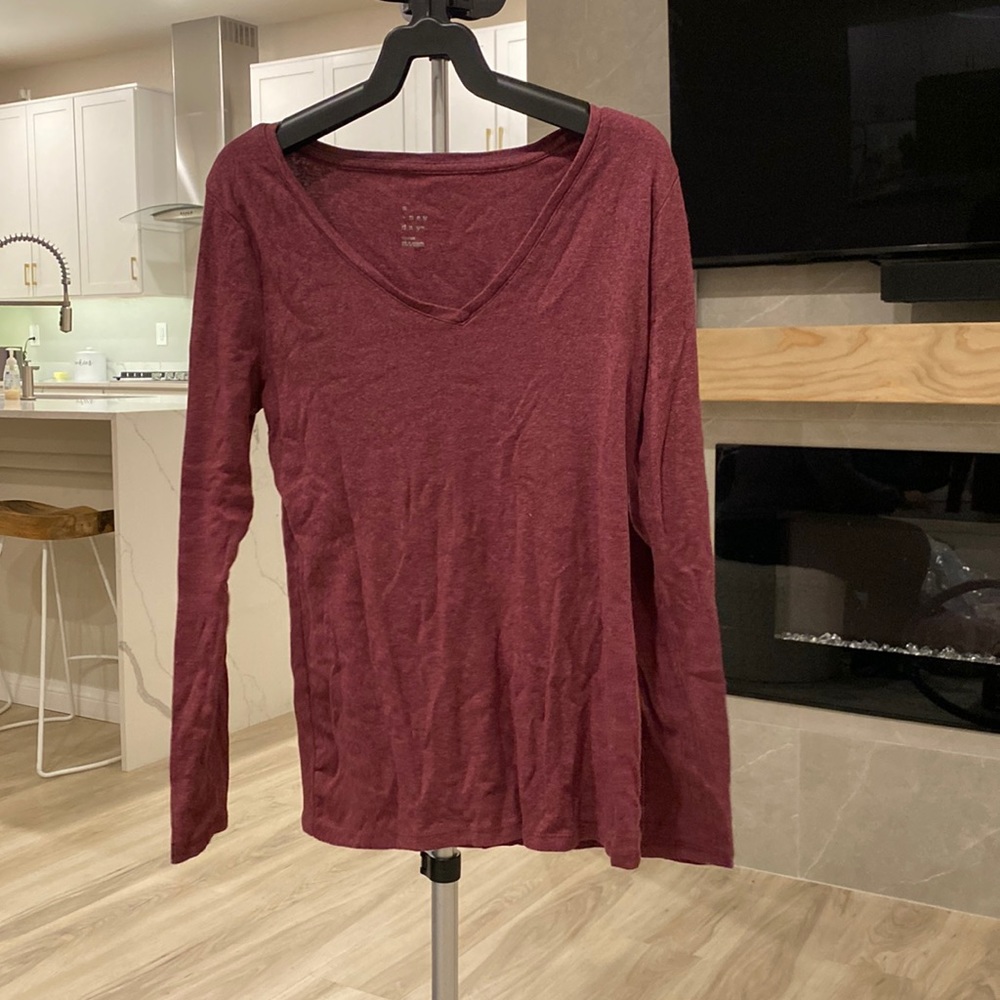 Women’s v neck top purple medium
